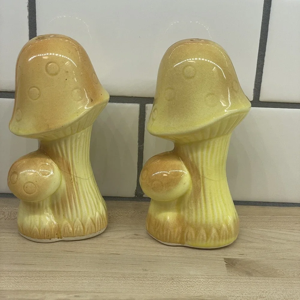 Vintage Mushroom Salt and‎ Pepper Shakers Made in Japan Yellow FLAWS 60s Yellow